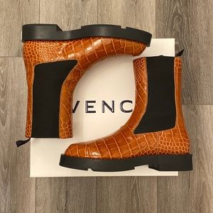Givenchy Show Chelsea Boot in Tan Shiny Croc, size 43 never worn- brand new.